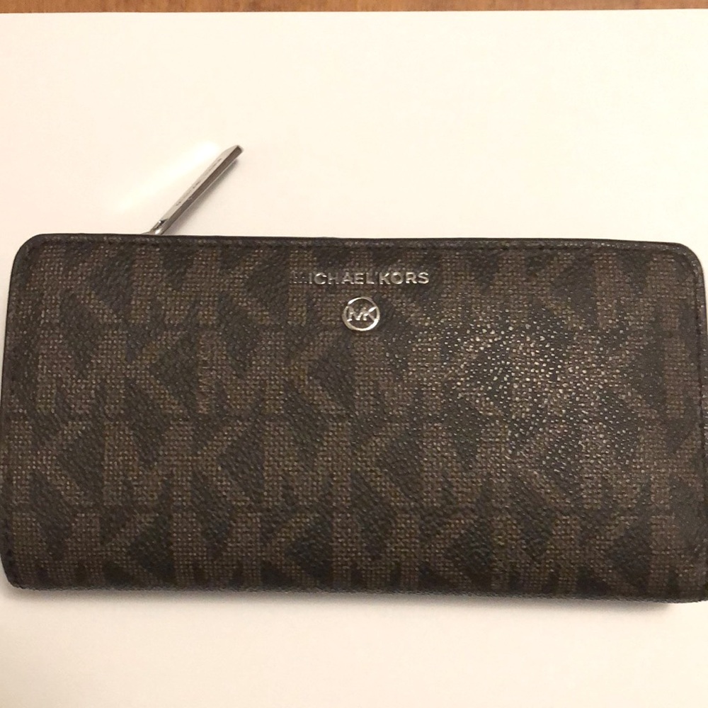 New Michael Kors Wallet